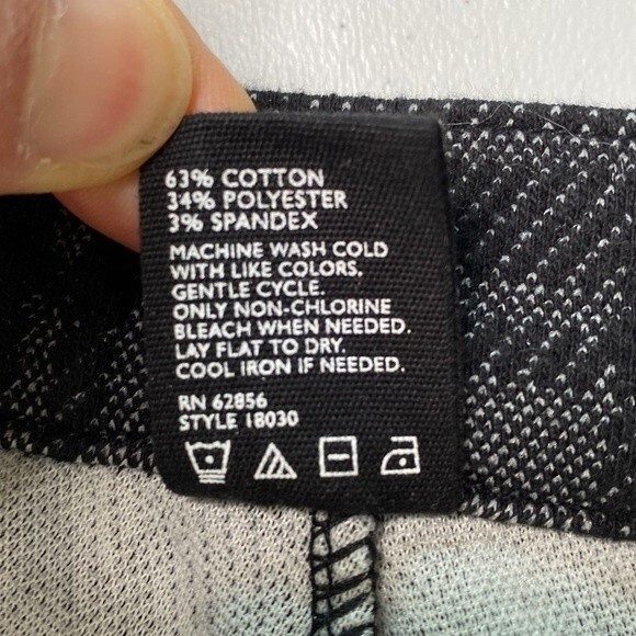 Hue Plaid Loafer Skimmer Skinny Leggings Pants Exposed Front Zipper Textured - Picture 11 of 15